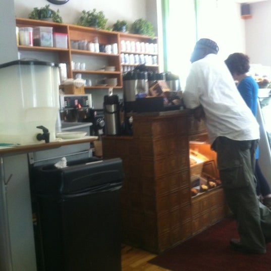 5/1/2012 tarihinde Steve H.ziyaretçi tarafından Green Line Cafe'de çekilen fotoğraf