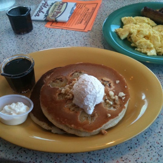 Photo taken at Polly&#39;s Pies - Long Beach, Atlantic Blvd. by Ursula W. on 7/8/2012