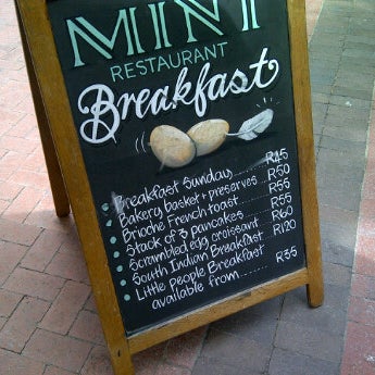 รูปภาพถ่ายที่ Mint Restaurant โดย Chris A. เมื่อ 1/1/2012