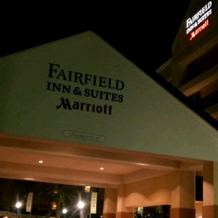 Das Foto wurde bei Fairfield Inn &amp; Suites by Marriott Orlando Lake Buena Vista in the Marriott Village von Martina M. am 11/23/2011 aufgenommen