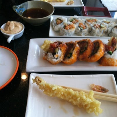 รูปภาพถ่ายที่ Kazoku Sushi โดย Erica D. เมื่อ 7/30/2012