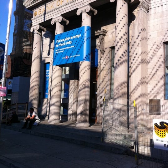 Снимок сделан в BMO Banque de Montréal пользователем Yanik C. 8/5/2011