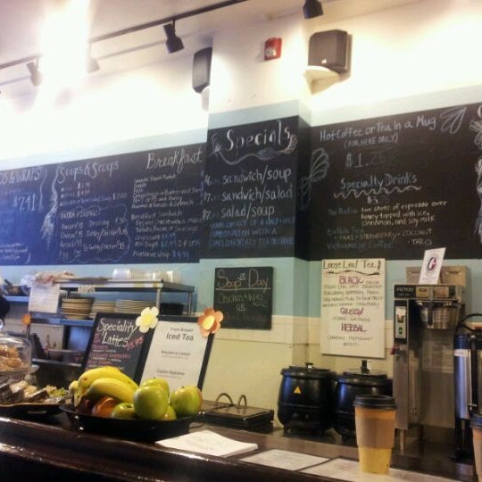 Das Foto wurde bei Philly&#39;s Cafe von Sa Rah G. am 3/6/2012 aufgenommen