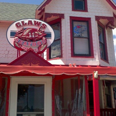 Foto scattata a Claws Seafood House da Chad M. il 6/26/2012