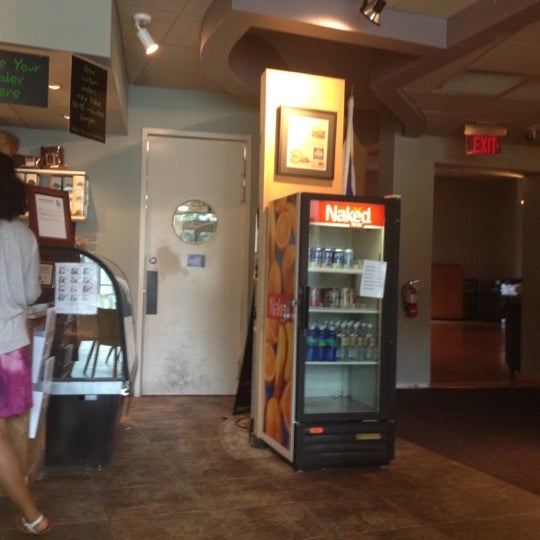 8/13/2012 tarihinde Jessica B.ziyaretçi tarafından Grins Vegetarian Cafe'de çekilen fotoğraf