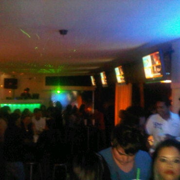 Снимок сделан в Party Lounge пользователем Alejandro P. 5/15/2011