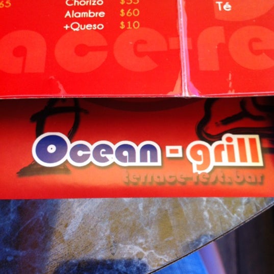 Photo prise au Ocean &amp; Grill par Selene M. le10/22/2011
