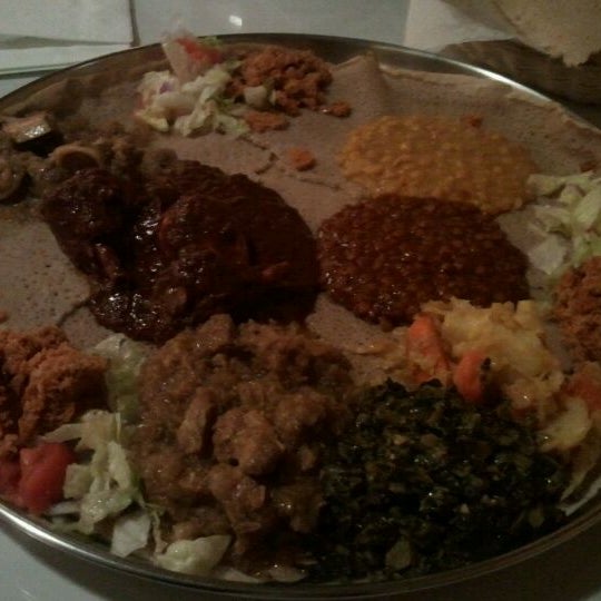 Foto scattata a Messob Ethiopian Restaurant da Marleine P. il 1/8/2012