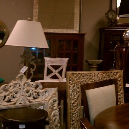 10/26/2011 tarihinde JL J.ziyaretçi tarafından Nadeau - Furniture with a Soul'de çekilen fotoğraf