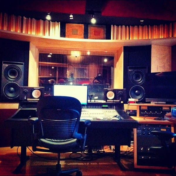 Photo prise au Premier Studios par Muzik Jones D. le3/7/2012