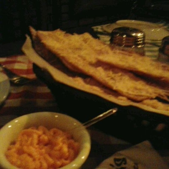 Photo taken at Mamma&#39;s Pizza by Leonardo B. on 5/13/2012