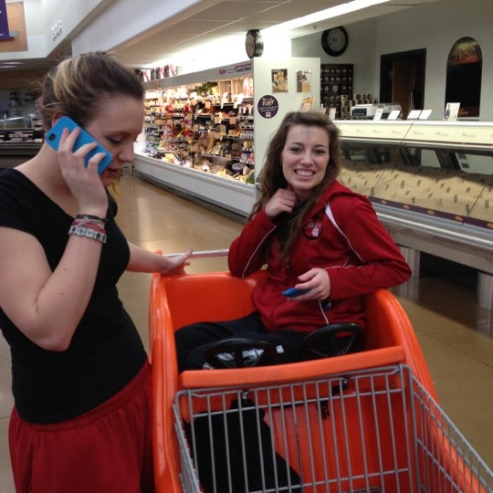 Photo taken at Hy-Vee by Daria W. on 2/23/2012