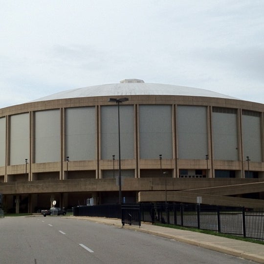 Снимок сделан в Mississippi Coast Coliseum &amp; Convention Center пользователем Anthony C. 8/17/2012