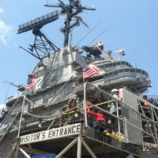 5/28/2012에 Ira S.님이 USS Hornet - Sea, Air and Space Museum에서 찍은 사진