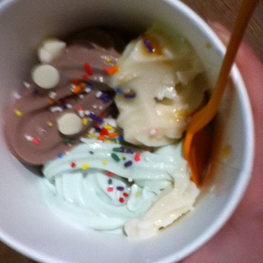Das Foto wurde bei Orange Leaf Frozen Yogurt von Malinda M. am 4/16/2012 aufgenommen