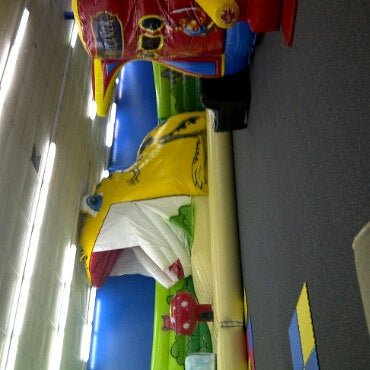 4/25/2011에 Melanie R.님이 Locomotion Inflatable Play에서 찍은 사진