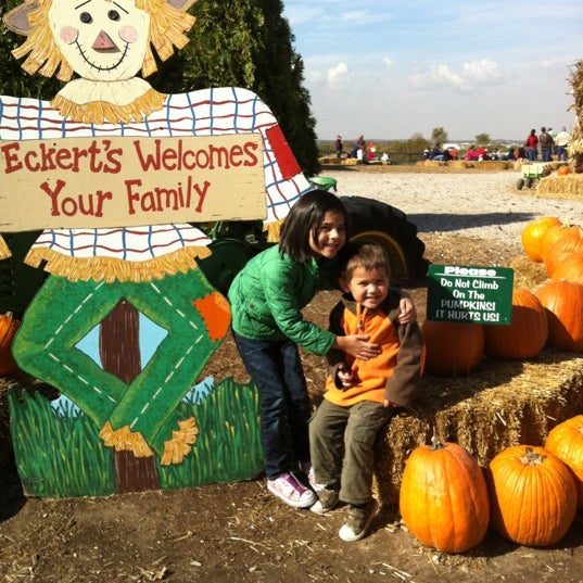 Foto diambil di Eckert&#39;s Millstadt Fun Farm oleh Arlene B. pada 10/28/2011
