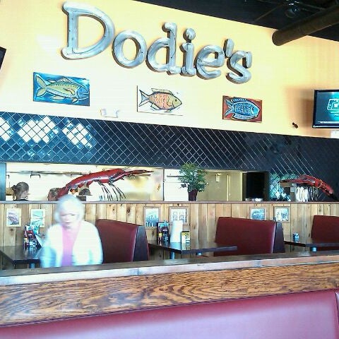 Foto tomada en Dodie&#39;s Cajun Restaurant  por Doug C. el 5/7/2011