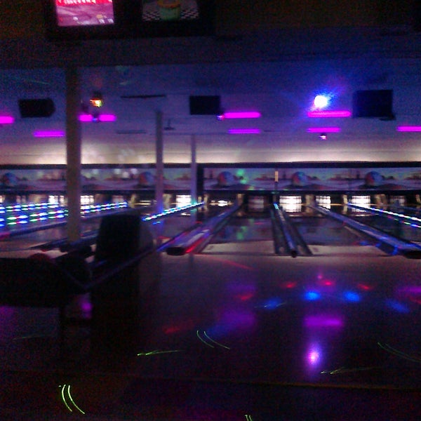 Photo taken at Cowtown Bowling Palace by млтту on 1/29/2011