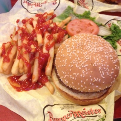 Снимок сделан в BurgerMeister пользователем Joe K. 7/24/2012