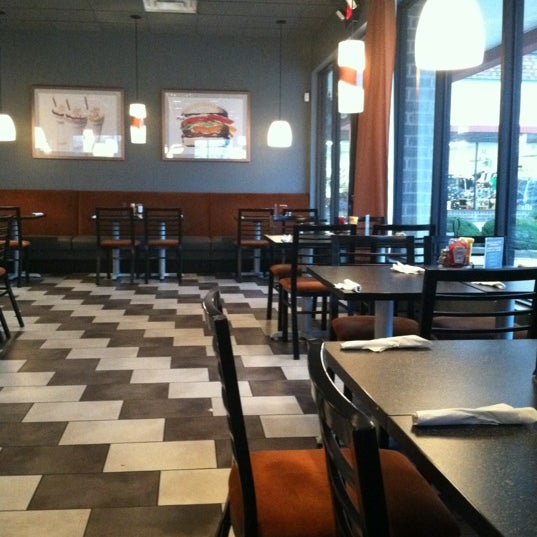 11/26/2011 tarihinde Diane B.ziyaretçi tarafından Dave &amp; Tony&#39;s Premium Burger Joint'de çekilen fotoğraf