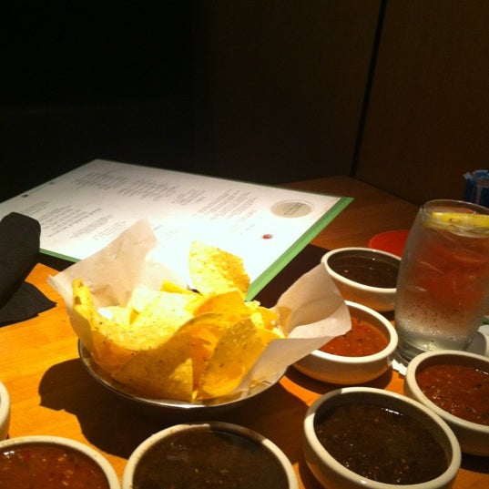 รูปภาพถ่ายที่ Cantina Laredo โดย Dennis H. เมื่อ 4/30/2012