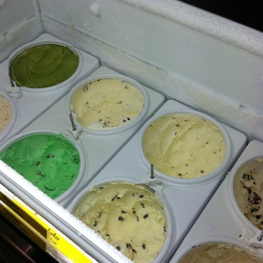 9/6/2012 tarihinde Bill D.ziyaretçi tarafından Larry&#39;s Homemade Ice Cream'de çekilen fotoğraf