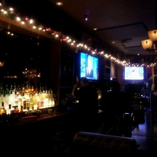 รูปภาพถ่ายที่ Trinity Restaurant Bar &amp; Lounge โดย denise p. เมื่อ 12/3/2011
