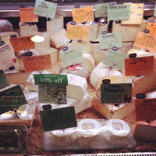 4/13/2012にDre B.がMarion Street Cheese Marketで撮った写真