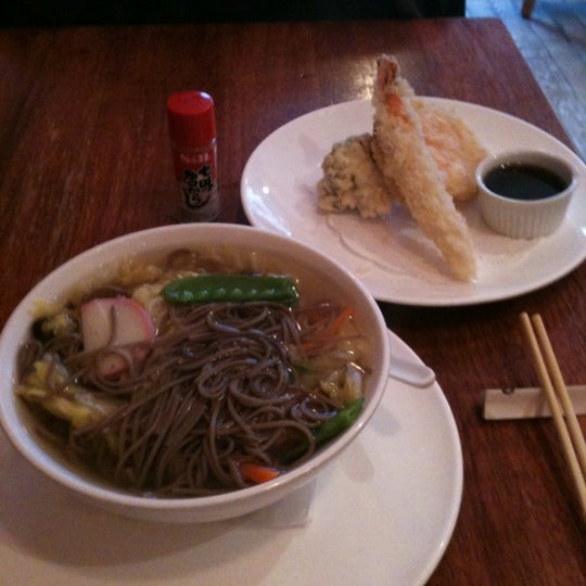 รูปภาพถ่ายที่ Ginza Japanese Restaurant โดย Steve F. เมื่อ 12/4/2011