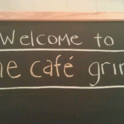 รูปภาพถ่ายที่ The Café Grind โดย Z W. เมื่อ 11/2/2011