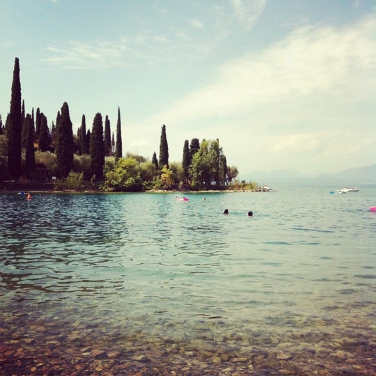 Foto diambil di Baia delle Sirene oleh Alessia pada 8/4/2012