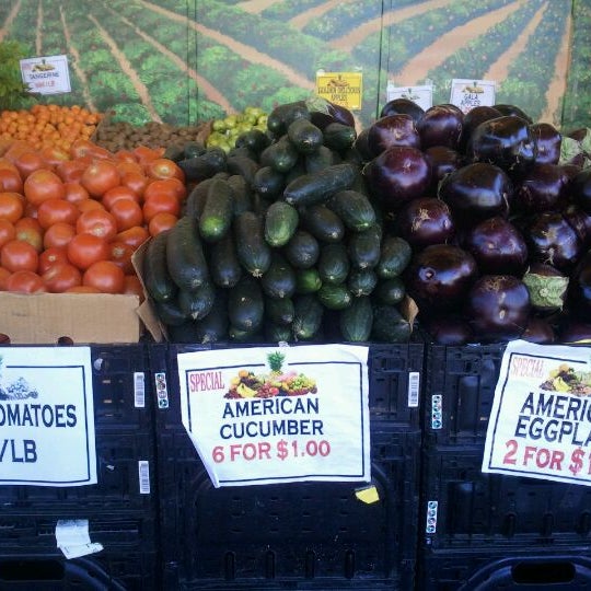 6/27/2012 tarihinde LaDawn H.ziyaretçi tarafından Vine Ripe Market'de çekilen fotoğraf