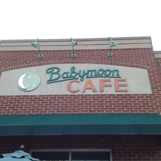 Foto tirada no(a) BabyMoon Cafe por Kevin R. em 8/3/2012