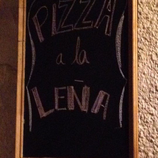 4/14/2012에 Alfredo J.님이 La Taula - Pizzas a la Leña에서 찍은 사진