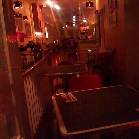 12/10/2011에 DannyCrowns님이 Tin Front Cafe에서 찍은 사진