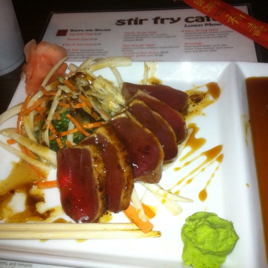 6/12/2011 tarihinde Shane M.ziyaretçi tarafından Stir Fry Cafe: Asian, Sushi &amp; Thai Cuisine, Kingsport'de çekilen fotoğraf