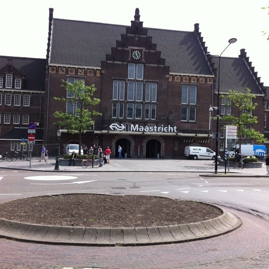 Uitgebreid Ongelijkheid douche Station Maastricht - Train Station