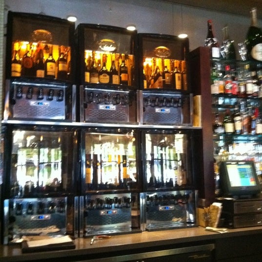 รูปภาพถ่ายที่ Lala&#39;s Wine Bar &amp; Pizzeria โดย Tim W. เมื่อ 8/29/2011
