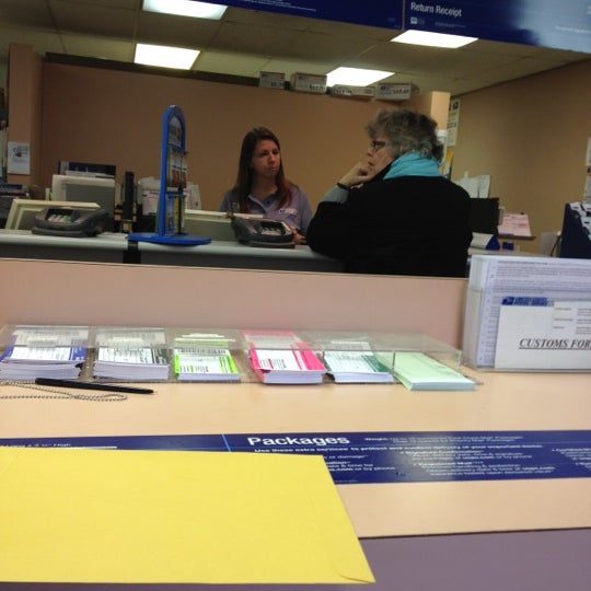 Bedford Post Office Post Office in Bedford