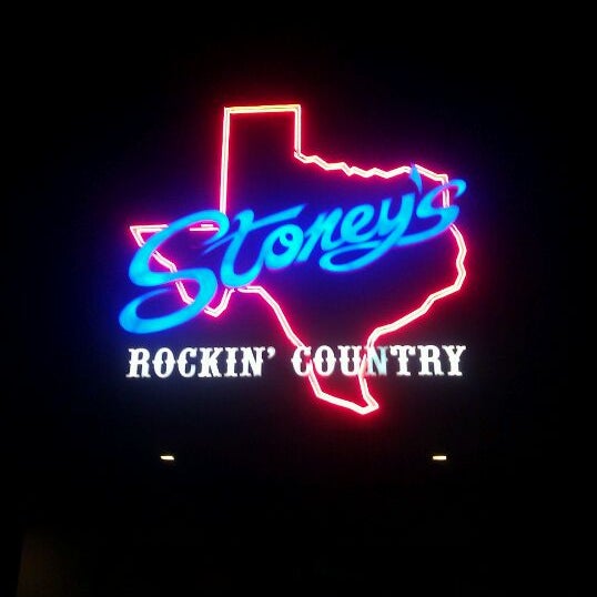 Photo taken at Stoney&#39;s Rockin&#39; Country by Johnny H. on 8/29/2011