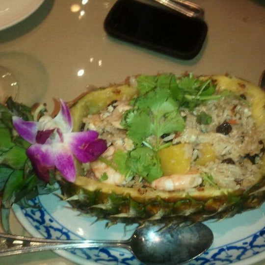 Снимок сделан в Amarin Thai Restaurant пользователем Joe L. 9/15/2011