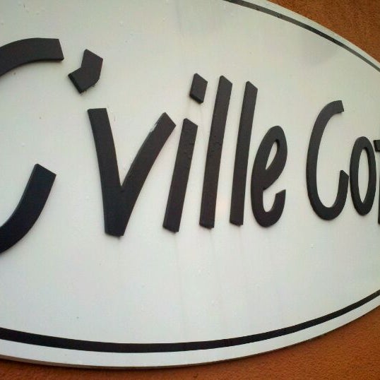 รูปภาพถ่ายที่ C&#39;ville Coffee โดย Jim D. เมื่อ 11/22/2011