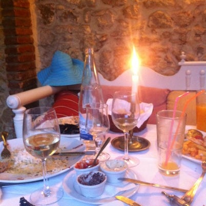 Снимок сделан в Castelo Restaurant пользователем Pavel K. 7/30/2012