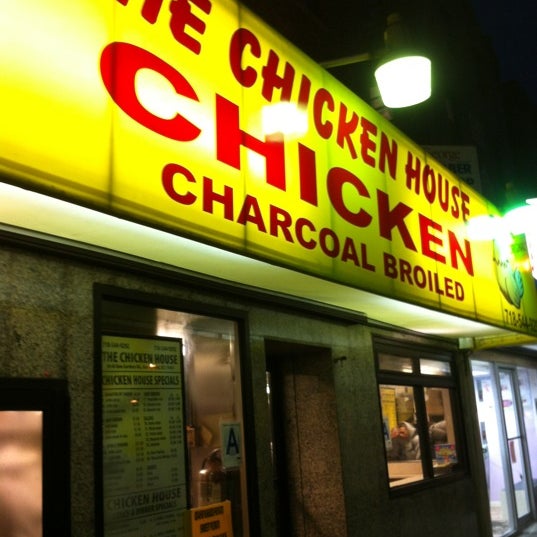 Снимок сделан в The Chicken House пользователем Yutaka M. 3/3/2012