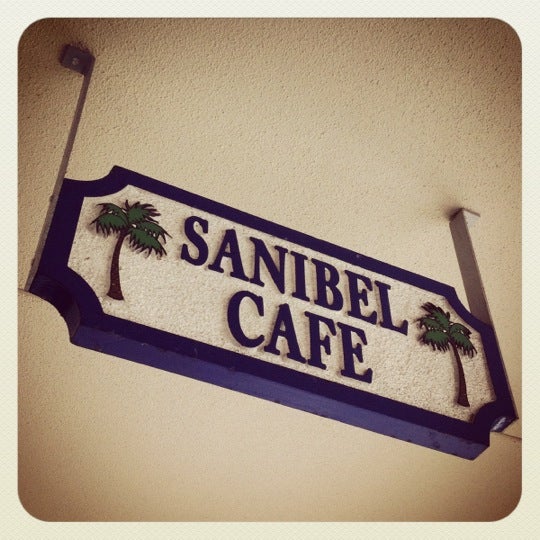 Das Foto wurde bei The Sanibel Café von Meaghan D. am 1/13/2012 aufgenommen