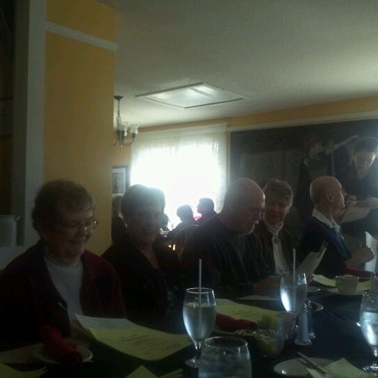 Photo taken at Floyd&#39;s 1921 Restaurant Bar &amp; Catering by T Lee H. on 1/29/2012