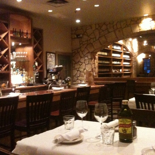 Photo taken at Romano&#39;s Macaroni Grill by Alayna on 8/19/2011
