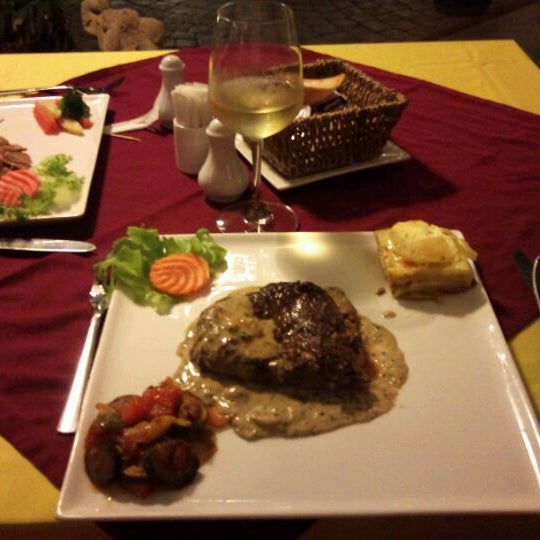1/28/2012 tarihinde Rami G.ziyaretçi tarafından La Paillote French and Thai Restaurant'de çekilen fotoğraf