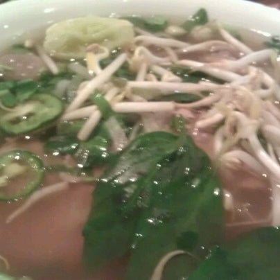 Снимок сделан в Saigon Bay Vietnamese Restaurant пользователем terry t. 8/29/2012